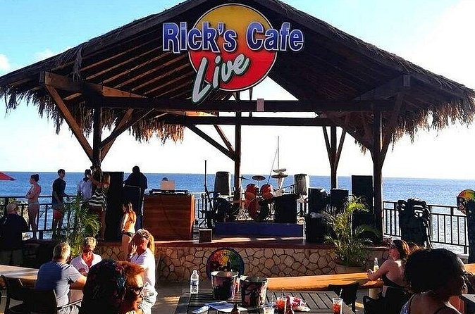 3 to 5 Hour Private Herbal Tour Shopping and Dinner at Ricks Cafe - The guides and the value of flexibility