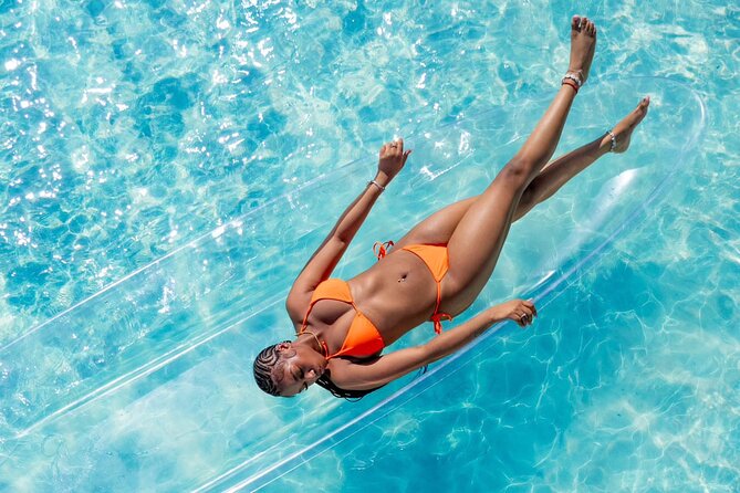 35 Minutes Clear Kayak Photoshoot in Montego Bay - A Clear Kayak Made for Photographs