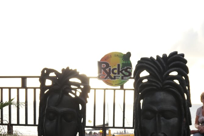 7 Mile Beach & Ricks Cafe with free Shopping experience - Small details that can improve the day