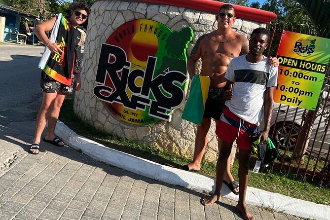 7 Miles Beach in Negril: Snorkeling, Boat Ride and Rick’s Cafe - Taking the glass-bottom boat to the reef