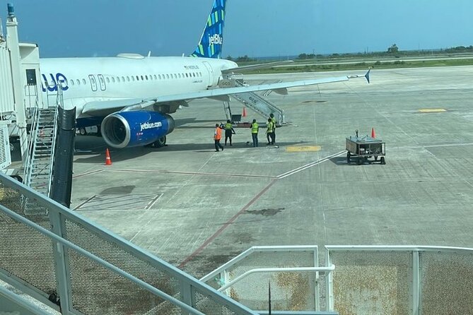 A "Private" Airport Transfer to any Resort in Montego Bay - A 10 to 25 minute ride to your resort