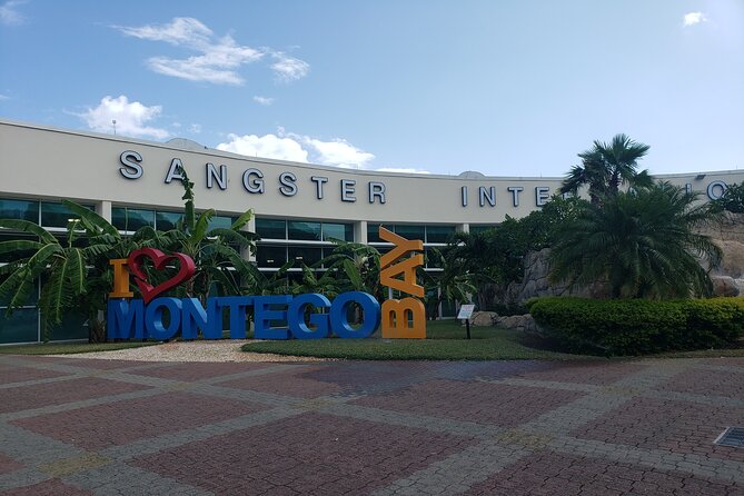 A "Private" Airport Transfer to any Resort in Ocho Rios - The ride from Montego Bay to Ocho Rios