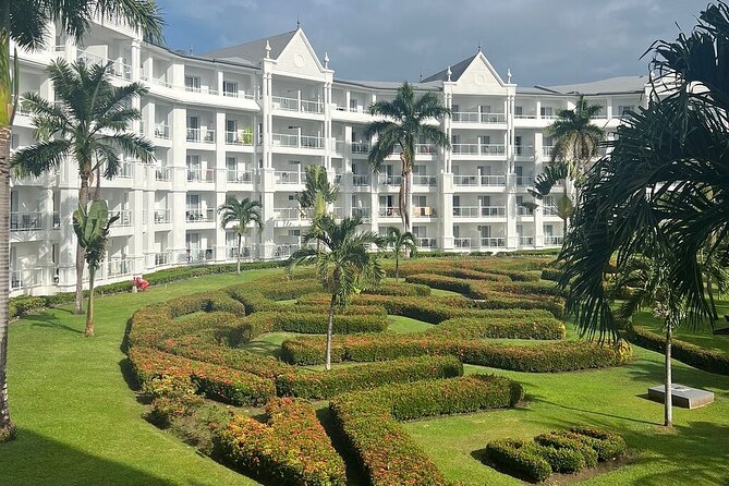 A "Private" Airport Transfer to any Resort in Ocho Rios - A clean, spacious vehicle and a calmer arrival