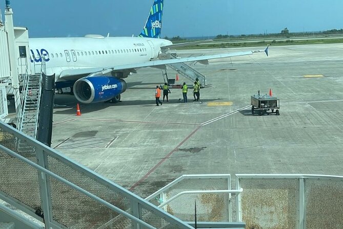 A "Private" Airport Transfer to any Resort in Ocho Rios - Optional sightseeing along the way