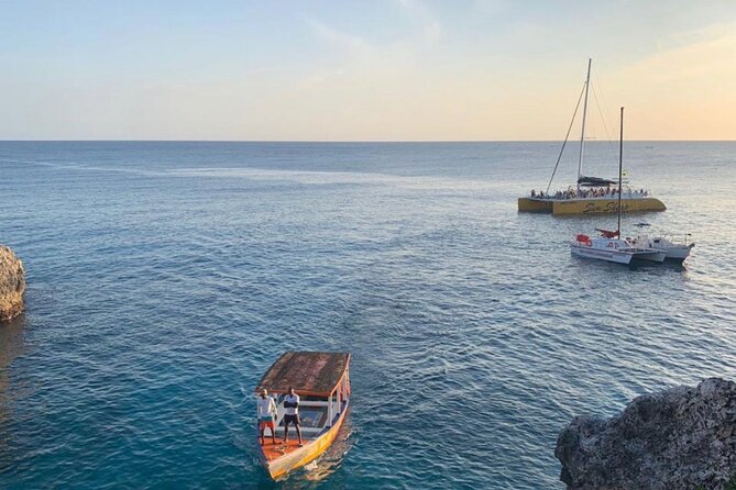 Bamboo Rafting, Catamaran Party Cruise and Ricks Cafe - Rick’s Café and the final 45 minutes