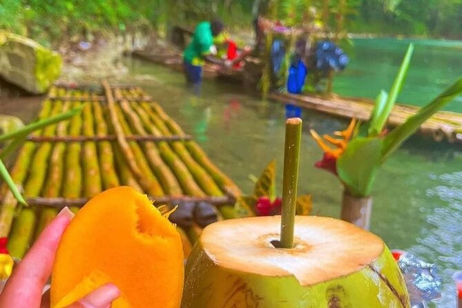 Bamboo rafting & limestone massage on the Great River!(lethe) - The limestone massage from knee to foot