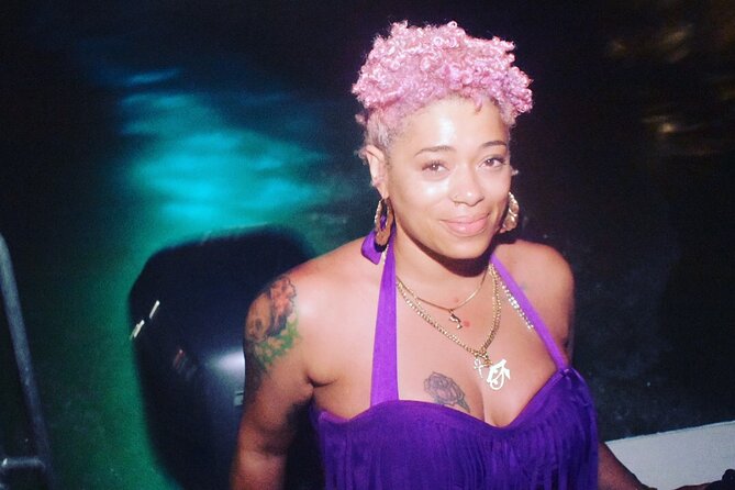 Bioluminescent Lagoon Tour: Night Swimming and Liming in Jamaica - The boat ride and the first blue-green sparks