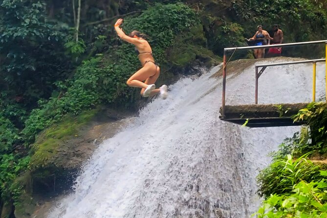 Blue Hole and Dunn's River Falls Ocho rios - The Ride Between Stops and the Guide’s Role