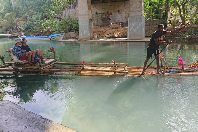 Blue Hole and River Rafting - A slower hour on the White River