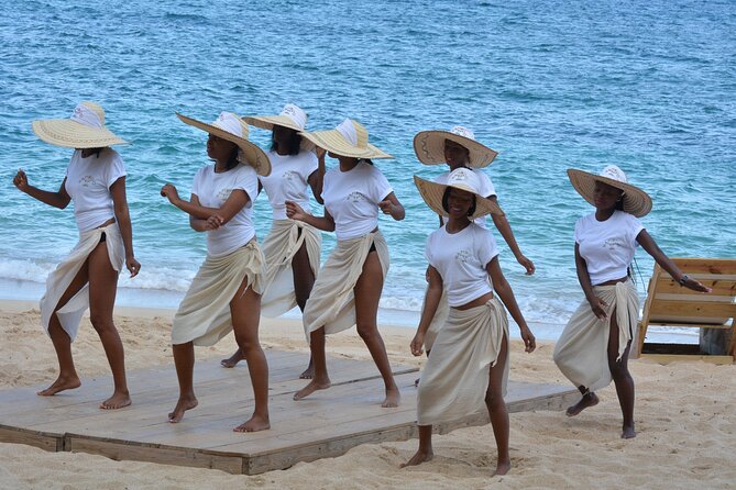 Blue Hole, Dunn's River Falls + Lunch & Cocktails at Bamboo Beach - How the group format affects the day