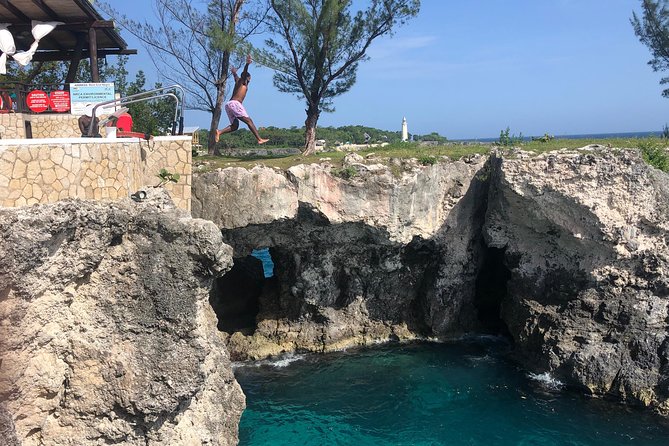 Blue Hole Mineral Springs, Rick's Café, and Shopping Combo Tour - What $75 really buys you
