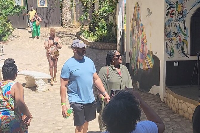 Bob Marley Nine Miles Shuttle with admissions. . - What the guide adds to the day