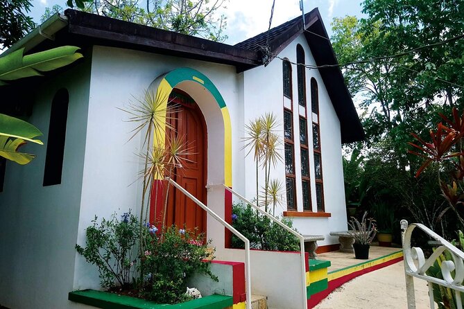 Bob Marley Nine Miles, sightseeing and local food and fruit stop - The four-hour pace and physical demands