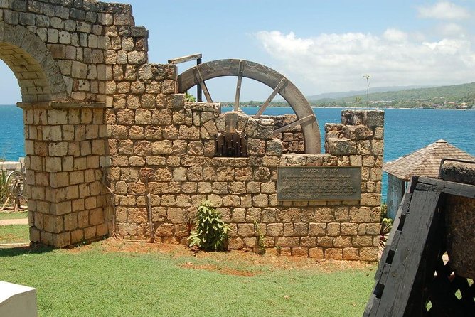 Bob Marley's Nine Mile Day-Trip with Admission & Guided Tour from Falmouth - Entering Bob Marley’s Nine Mile