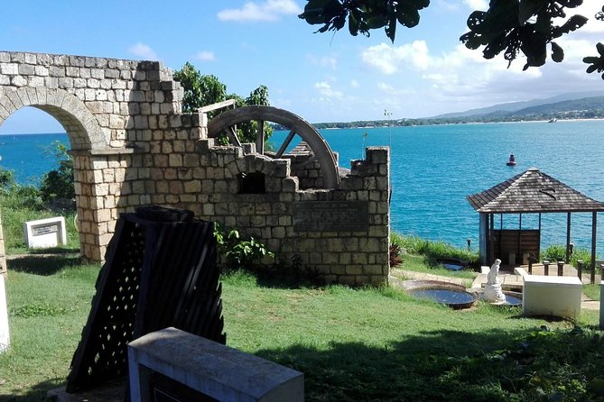 Bob Marley's Nine Mile Day-Trip with Admission & Guided Tour from Falmouth - What the guide adds to the day