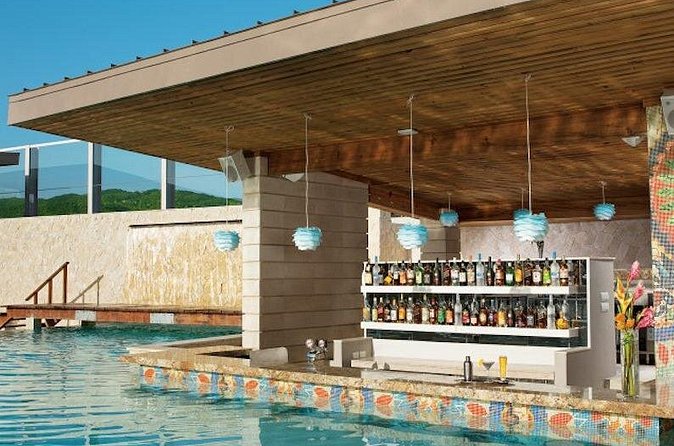 Breathless Montego Bay Resort Private Airport Transfer - What the airport-to-resort itinerary really includes