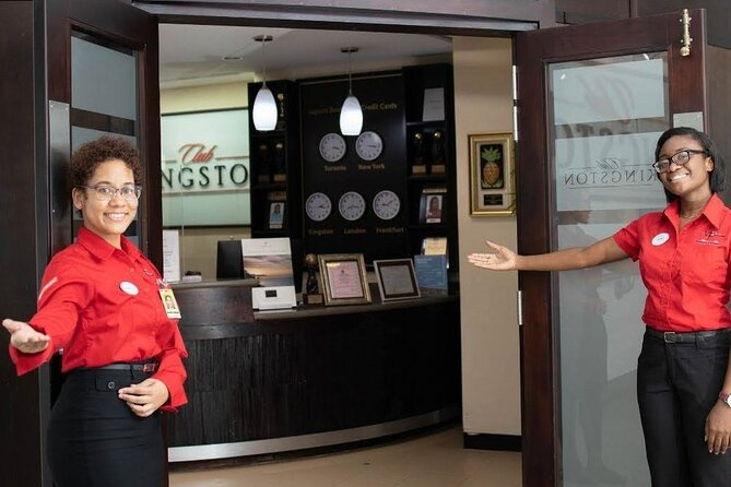 Club Kingston VIP Lounge & Priority Entry at Norman Manley - Food and drinks: better for snacking than for a full meal