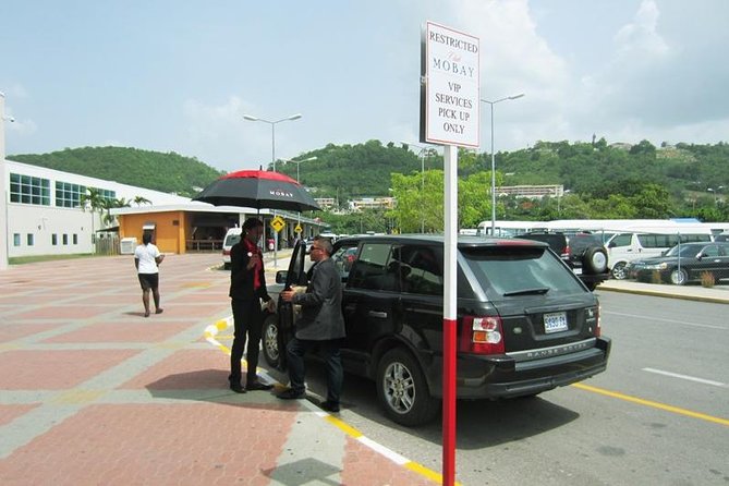 Club Mobay Fast Track Lounge with Private Airport Shuttle - The departure lounge is the stronger half
