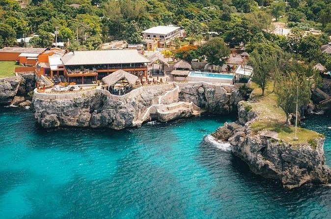 Day-Trip to Rick's Cafe from Montego Bay - Food, drinks, music, and the famous Jamaican vibe