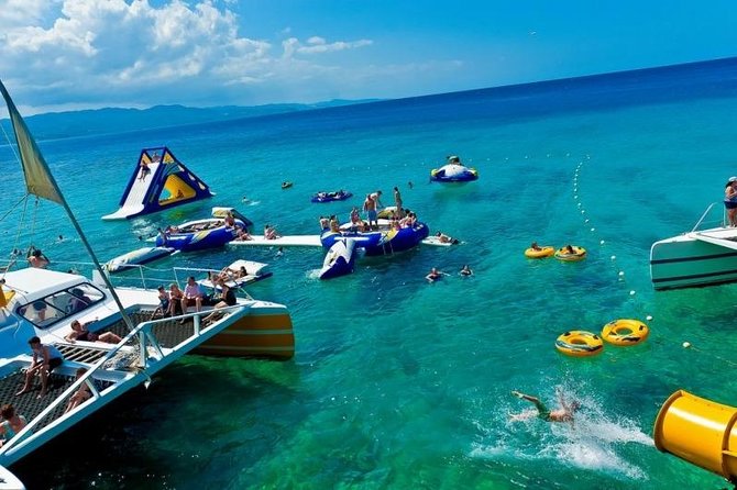 Doctor's Cave Beach and Shopping - Doctor’s Cave Beach: the reason to book