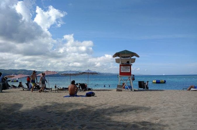 Doctor's Cave Beach, Jimmy Buffett 's Margaritaville and Shopping - Margaritaville supplies the easygoing finish