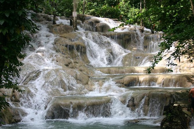 Dunn's River Falls And Shopping Tour From Ocho Rios - Choosing between the climb and the beach