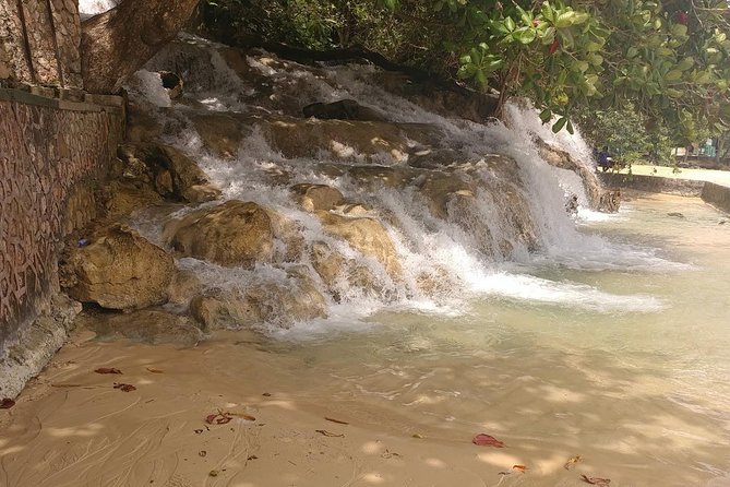 Dunns River Falls Scenic Tour - The mountain pass from Kingston to Jamaica’s North Coast