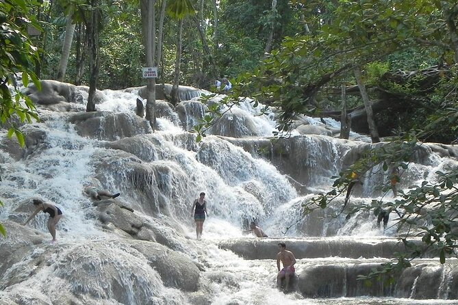 Dunns River Tour - Optional zip lining and shopping