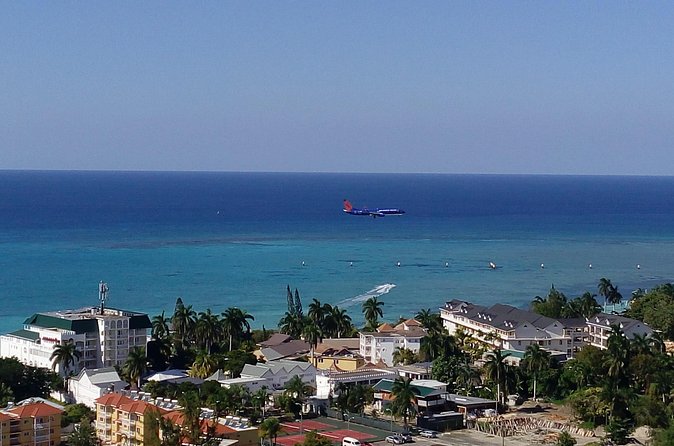 EXCLUSIVE AIRPORT / CRUISE PORT TRANSFER 1-4 Pax - Gift shops, casino, and the local craft market