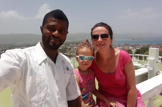 Explore Montego Bay Private Highlight Tour from Montego Bay - Hi-lite Cafe: views, patties, fruit, and souvenirs