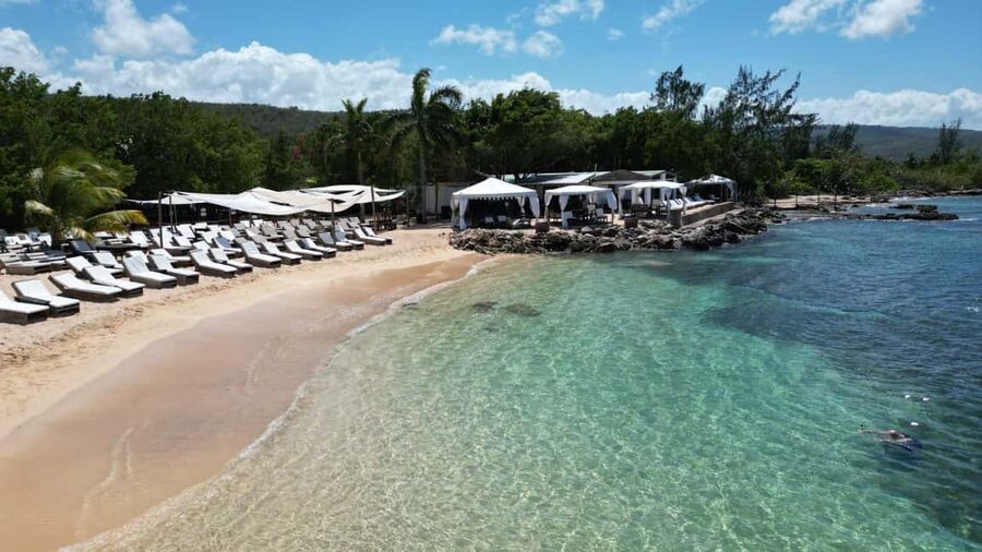 Falmouth: Dunn’s River Falls & Bamboo Beach Club VIP Access - What the four-course lunch includes