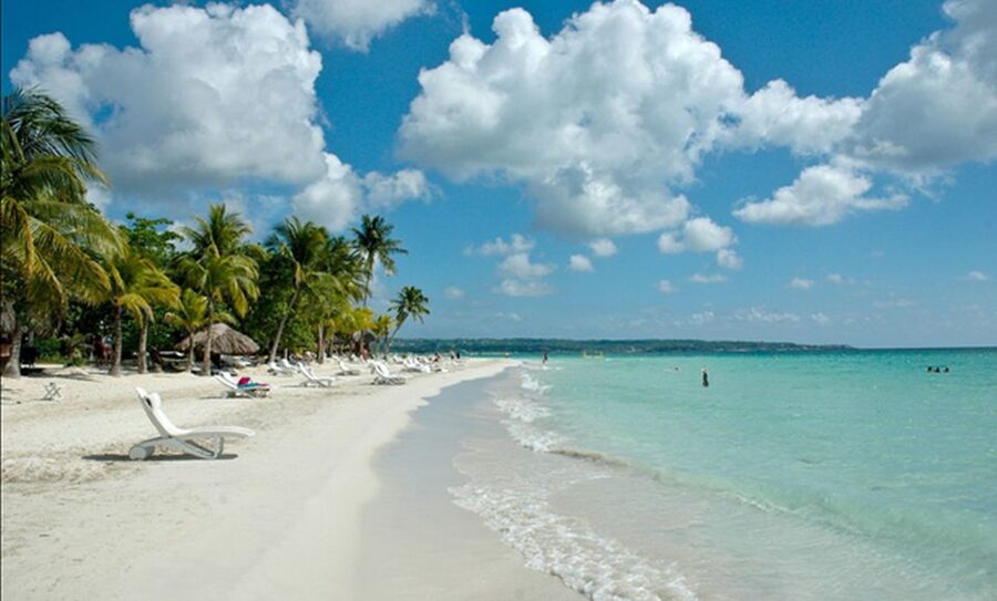 From Falmouth/Ocho Rios: Negril Beach and Catamaran Cruise - Who should book this experience