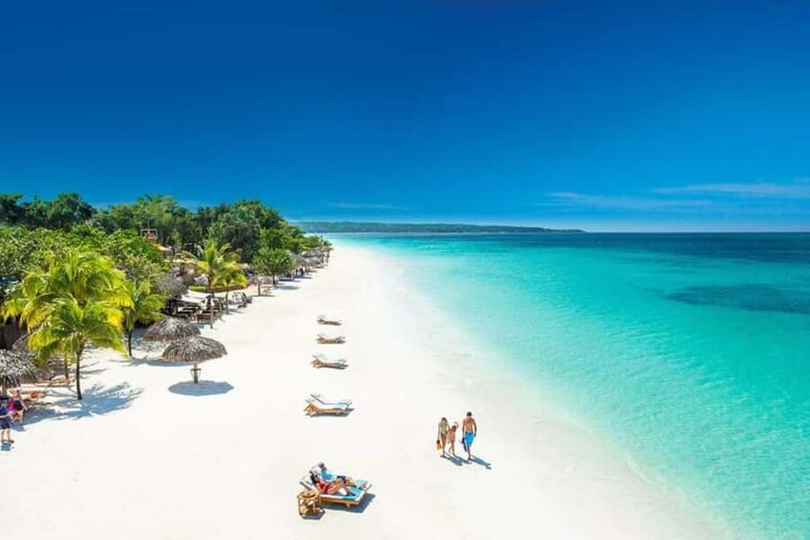 From Montego Bay: Negril Beach and Rick's Café Day Trip - From Montego Bay to Negril’s famous shore