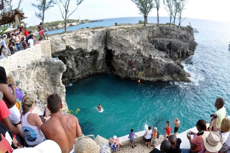 From Montego Bay: Negril Day Trip and Rick's Café Sunset - Rick’s Café: cliff jumping, music, and a famous sunset