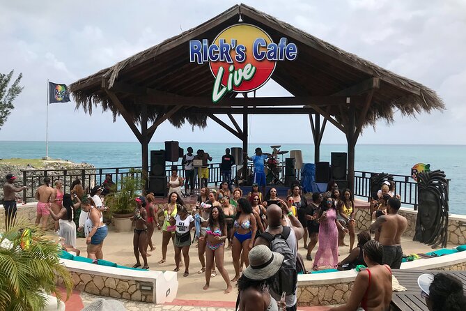 Full Day Tour of Negril Beach: Margaritaville & Rick's Cafe Live - Seven Mile Beach and the long stretch of sand