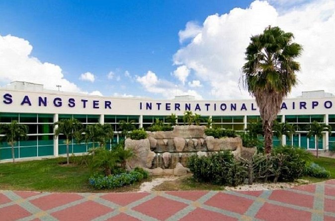 Grand Palladium Private Airport Transfer - Meeting the driver and settling into the vehicle