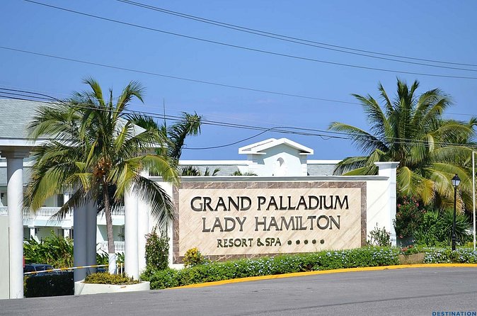 Grand Palladium Private Airport Transfer - Local advice during the drive