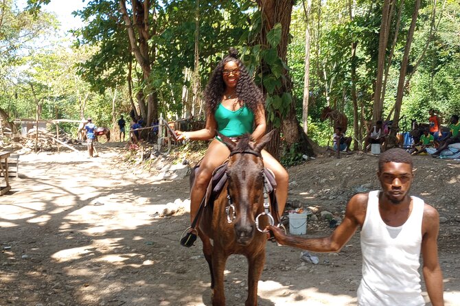 Horseback riding, Blue hole or Dunn's River Combo - Horseback riding through Jamaican vegetation to the beach