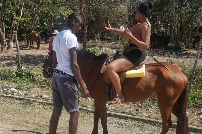 Hour Horseback Riding Guided Tour from Runaway Bay - What the $115 price gives you