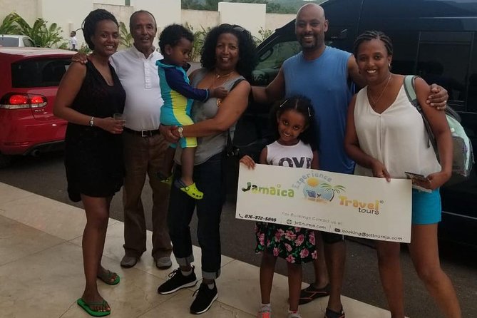 Jamaica Best Water Falls Tour,Mobay Bay to Dunn's River/Blue Hole - The route leaves room for food and photo stops