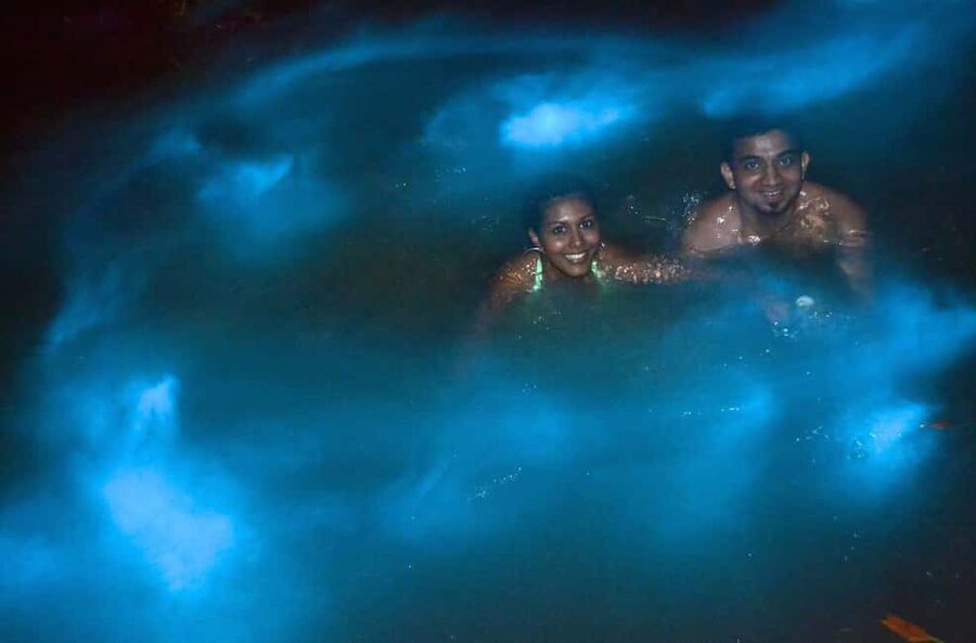 Jamaica: Bob Marley, Dunn's River Falls and Luminous Lagoon - Waiting for the Luminous Lagoon after dark