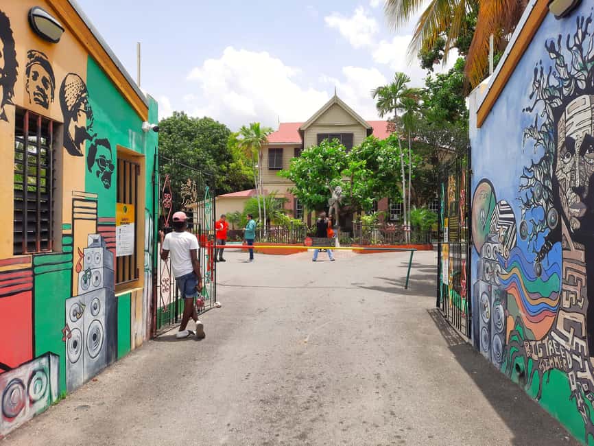 Kingston: Bob Marley Museum Tour from Kingston - The Main House and rooms kept in place