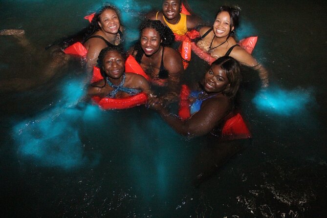Luminous lagoon Private & Group tour from Runaway Bay - The welcome drink before the boat