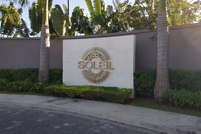 Luxury MBJ Airport Transfer to Montego Bay Hotels - A private arrival at Sangster International Airport