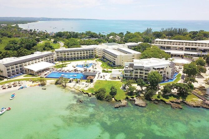 Montego Bay Airport Private Taxi to Royalton Negril - Drivers Carlton and Henry receive the strongest praise