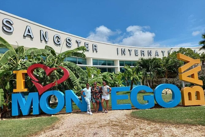 Montego Bay Airport Private Transfer to Hotels in Montego bay - The drivers are part of the experience