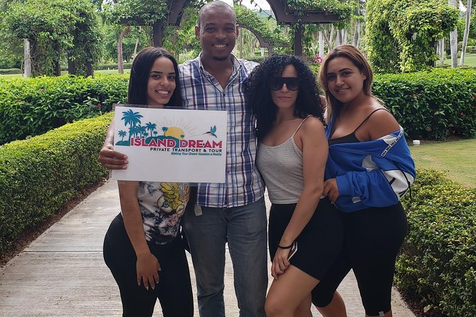 Montego Bay Airport Transfer to Hilton Rose Hall - Meeting your driver after landing