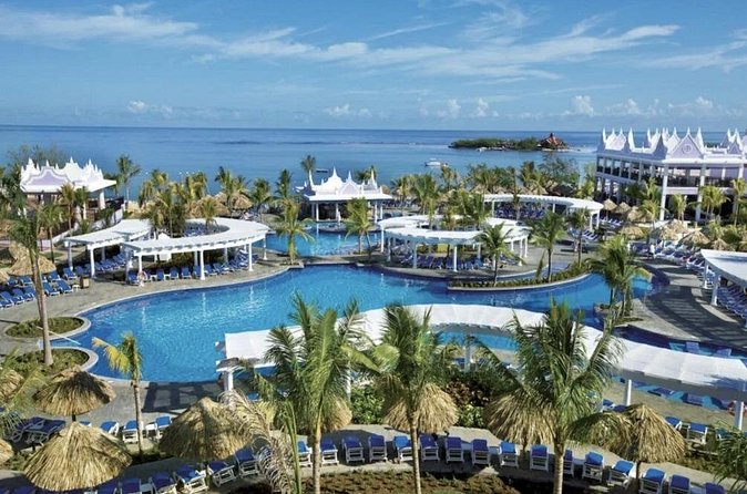Montego Bay Airport Transfer to Hotels in Montego Bay or Falmouth - A driver who can add local help