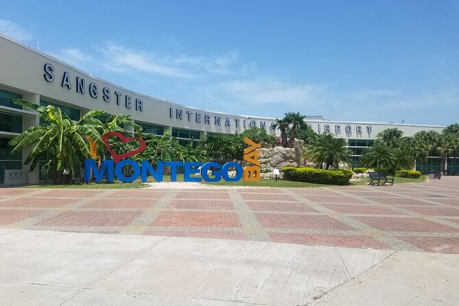 Montego Bay Airport Transfer to Ocho Rios and Runnaway Bay Hotels(Private) - Optional lunch and shopping stops