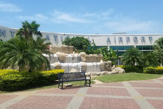 Montego Bay Airport Transfer to Ocho Rios and Runnaway Bay Hotels(Private) - Why local conversation may be the real bonus